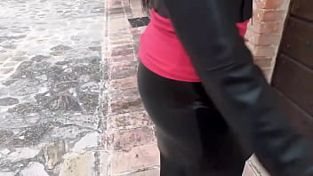 Preview milf walks in pantyhose and high heels