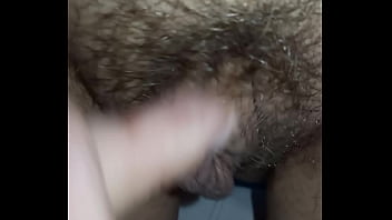 New video fica pisciata e pelosissima