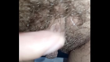 New video fica pisciata e pelosissima