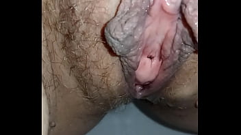 New video fica pisciata e pelosissima