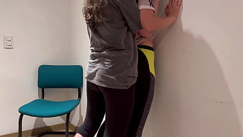 Universitarias tienen una tarea que termina en gemidos