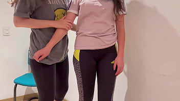 Universitarias tienen una tarea que termina en gemidos