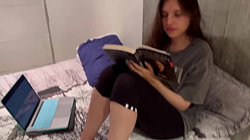 Universitarias tienen una tarea que termina en gemidos