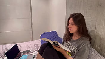 Universitarias tienen una tarea que termina en gemidos