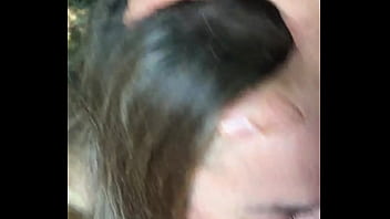 Esclave f dressée à la ceinture et à la pisse