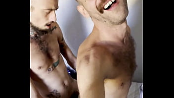 O dia que fiquei todo arrepiado de tanto levar pirocada do tom bator