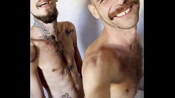 O dia que fiquei todo arrepiado de tanto levar pirocada do tom bator