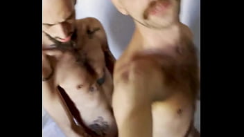 O dia que fiquei todo arrepiado de tanto levar pirocada do tom bator