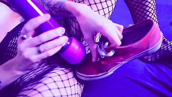 I can make you cum with my vans sneakers