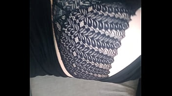 Эта киса любит ласки своего большого папы