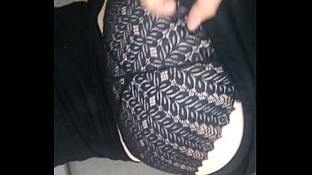 Эта киса любит ласки своего большого папы