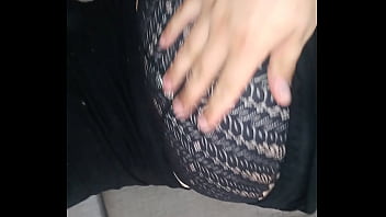 Эта киса любит ласки своего большого папы