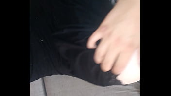 Эта киса любит ласки своего большого папы