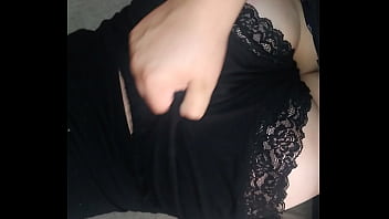 Эта киса любит ласки своего большого папы