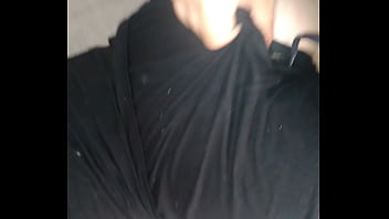 Эта киса любит ласки своего большого папы