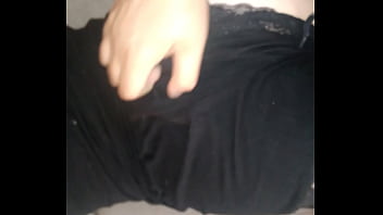 Эта киса любит ласки своего большого папы