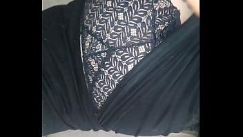 Эта киса любит ласки своего большого папы