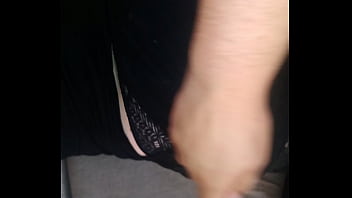 Эта киса любит ласки своего большого папы