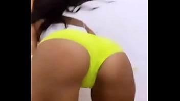 Oriental safada rebolando