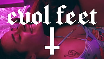 Fuck my wet pussy with your lovely foot