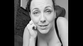 *téléphone moi et jouons à un jeu de rôle sois mon patron et je serai