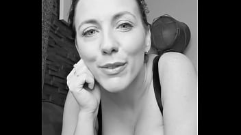 *téléphone moi et jouons à un jeu de rôle sois mon patron et je serai