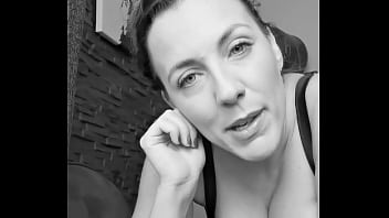 *téléphone moi et jouons à un jeu de rôle sois mon patron et je serai