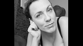 *téléphone moi et jouons à un jeu de rôle sois mon patron et je serai