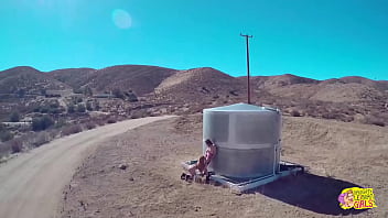 Hotties each out and finger each other outside