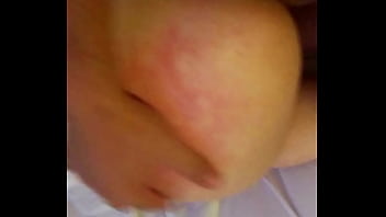 Peguei minha amiga brincando e entrei pra abrir a bunda dela