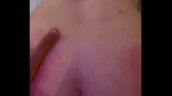 Peguei minha amiga brincando e entrei pra abrir a bunda dela