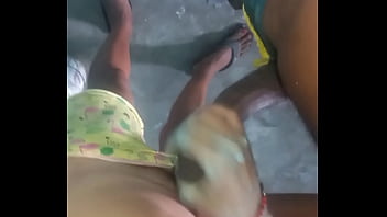 Enpeada latina muy puta quiere aumento sexo oral en