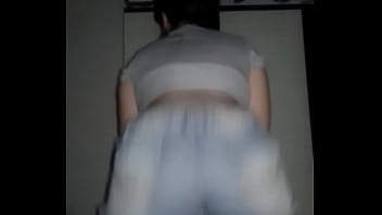 Dançando funk com cuzinho piscando