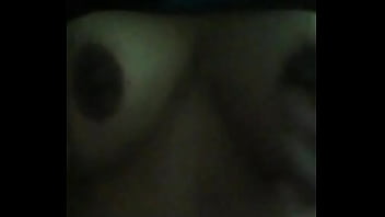 Masajeando mis tetas