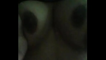 Masajeando mis tetas