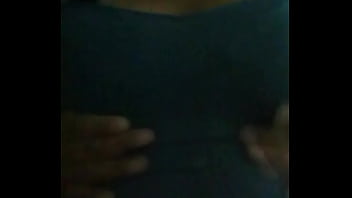 Masajeando mis tetas