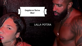 Negão arrombou minha buceta na frente do corno que só ficou olhando