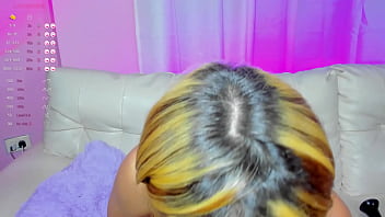 Masturbating and feel that toy in her ass