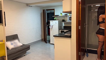 L dro&s come o cu da faxineira novinha maid