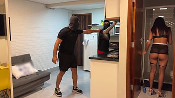 L dro&s come o cu da faxineira novinha maid