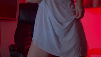 Horny milf love to tease