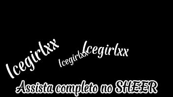 Esfreguei o pau dele ate ele gozar no meu peitinho gostoso assista completo no sheer