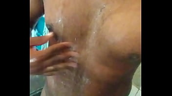 Relaxando no chuveiro