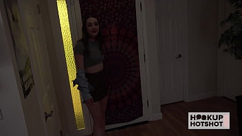 Stacked brunette naomi blue gets sprayed after fuck raw