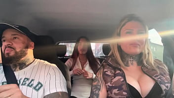 Uber Pega Passageira Novinha Que Acabou De Completar 18 Anos Siliconada Com Seu Marido E Acabam Fazendo Uma Putaria Dentro Do Carro Em São Paulo Buceta Mollhada thumbnail