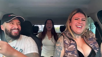 Uber Pega Passageira Novinha Que Acabou De Completar 18 Anos Siliconada Com Seu Marido E Acabam Fazendo Uma Putaria Dentro Do Carro Em São Paulo Buceta Mollhada thumbnail