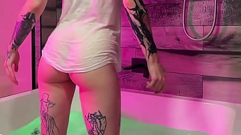 ** clip available **slow motion ass jiggling & wet t shirt dunking included available on #manyvids & #clips4