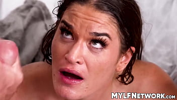 Cheating hot wife kendra heart squirts during an anal threesome