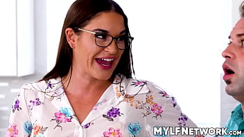 Cheating hot wife kendra heart squirts during an anal threesome