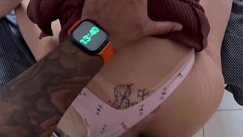 Cheguei de surpresa e fudi a vizinha gostosa